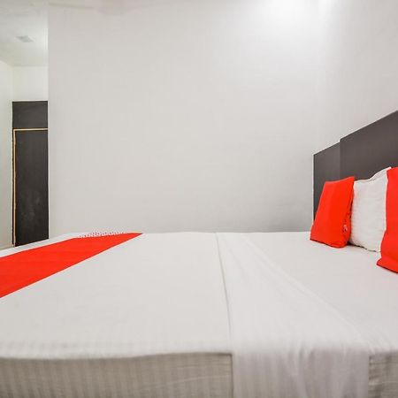 Oyo 43505 Hotel The White House Hisār Buitenkant foto