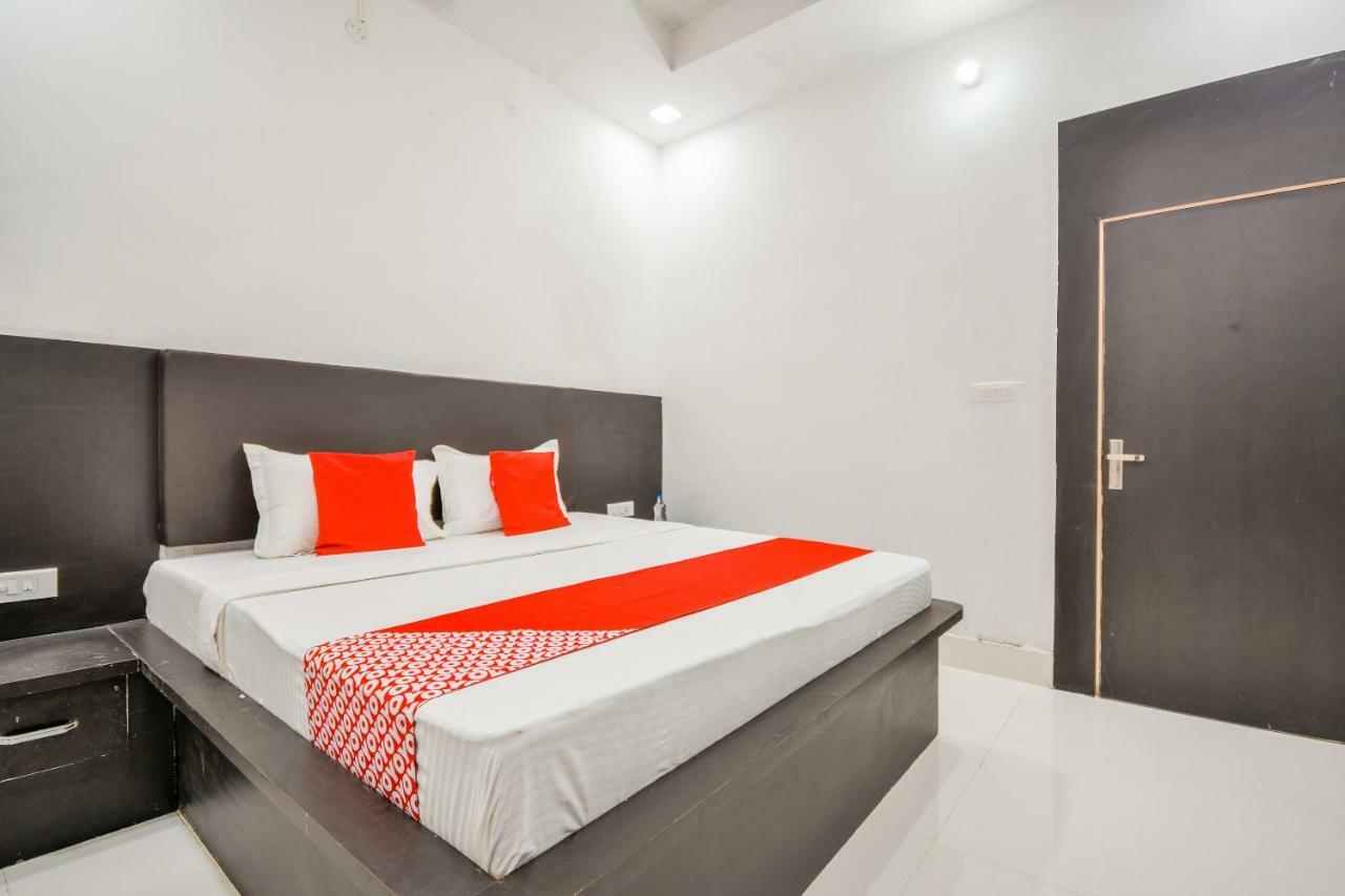 Oyo 43505 Hotel The White House Hisār Buitenkant foto