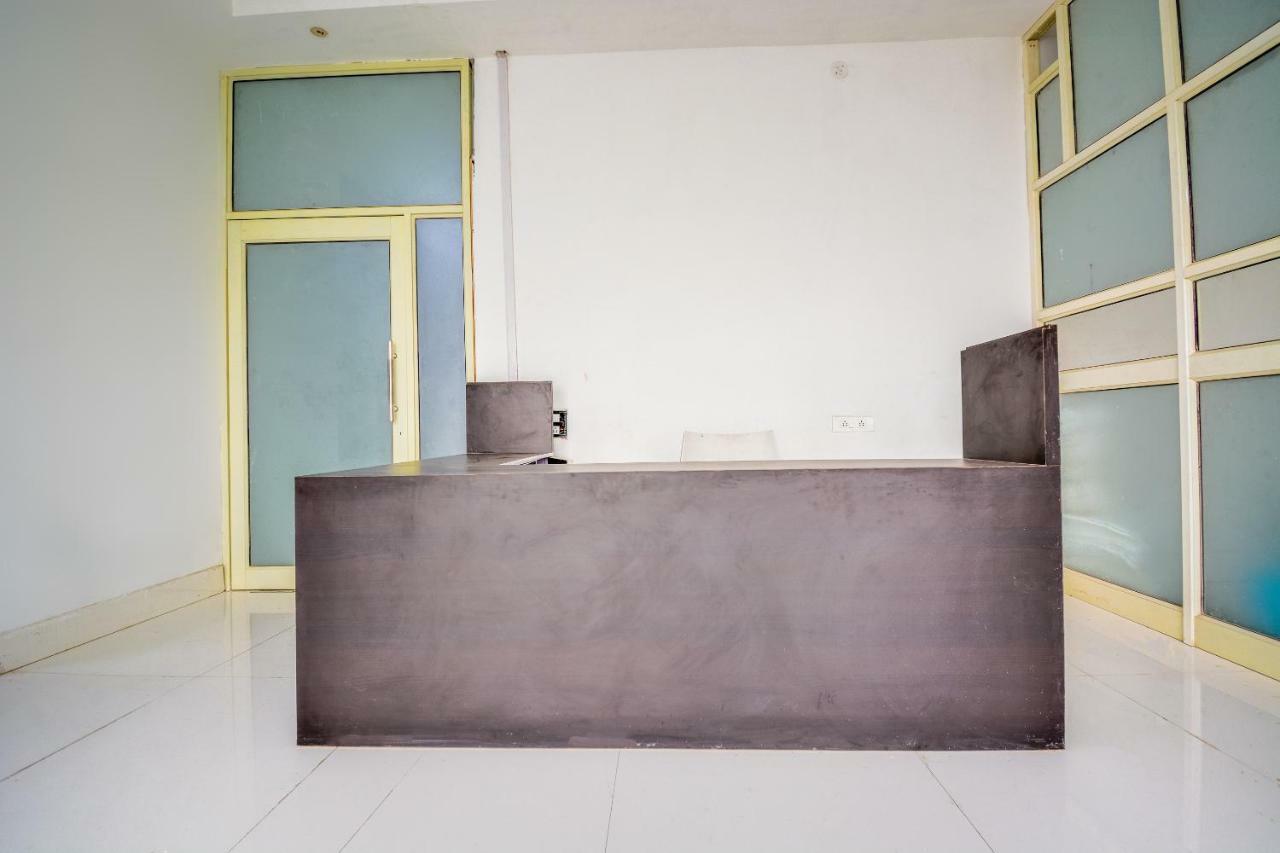Oyo 43505 Hotel The White House Hisār Buitenkant foto