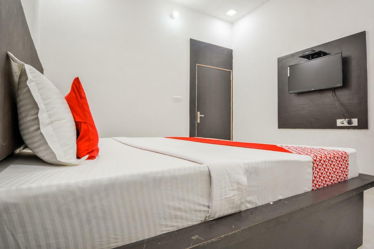Oyo 43505 Hotel The White House Hisār Buitenkant foto