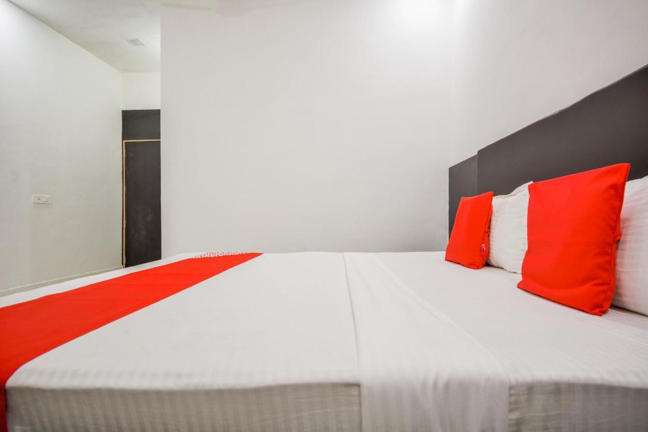 Oyo 43505 Hotel The White House Hisār Buitenkant foto