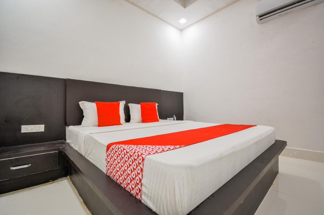Oyo 43505 Hotel The White House Hisār Buitenkant foto